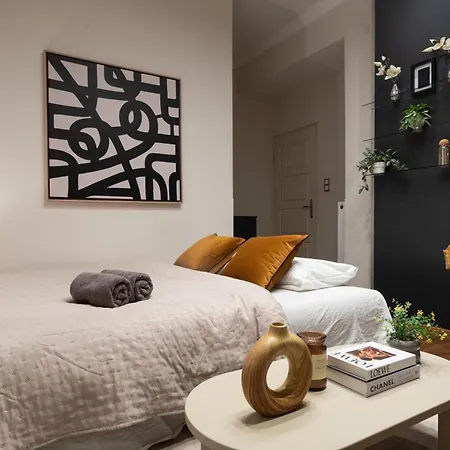 Apartment Chic 1br Retreat Near New York Cafe With View