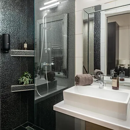Chic 1br Retreat Near New York Cafe With View Apartment Budapest