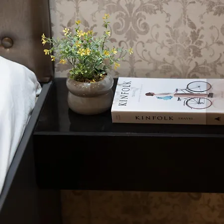 Appartamento Super Cosy 3br Near Newyork Cafe With Balcony