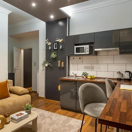 Super Cosy 3br Near Newyork Cafe With Balcony * Budapest