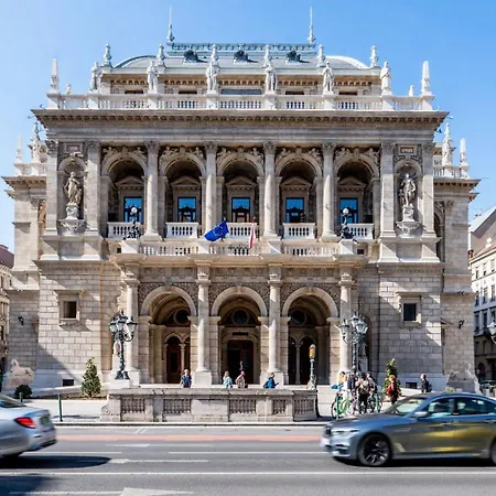 Super Cosy 3br Near Newyork Cafe With Balcony Budapest