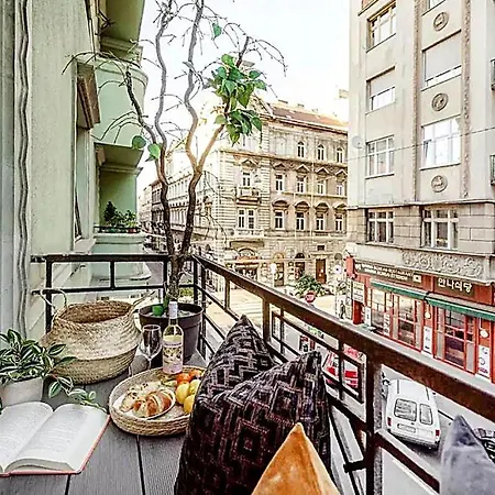 Super Cosy 3br Near Newyork Cafe With Balcony * Budapest