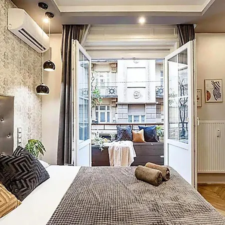 Appartamento Super Cosy 3br Near Newyork Cafe With Balcony