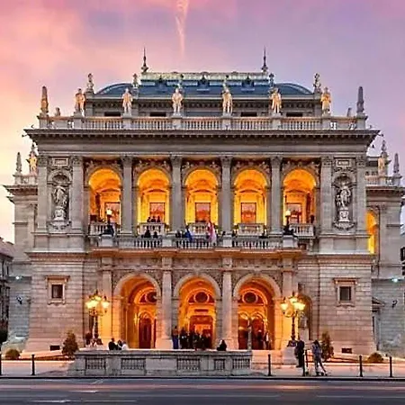 Appartamento Super Cosy 3br Near Newyork Cafe With Balcony Budapest