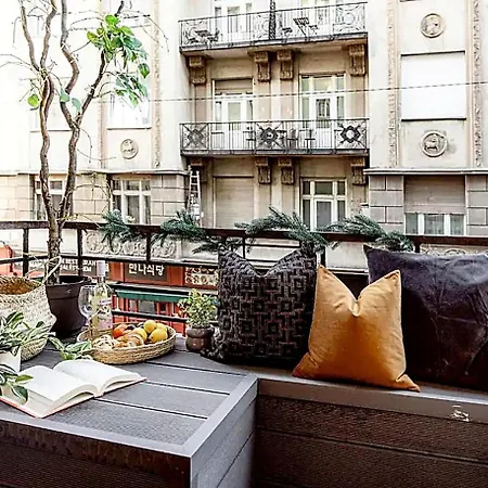 Super Cosy 3br Near Newyork Cafe With Balcony *