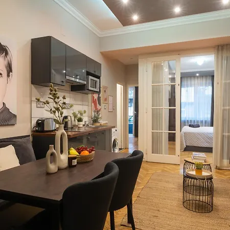 Super Cosy 3br Near Newyork Cafe With Balcony Budapeszt