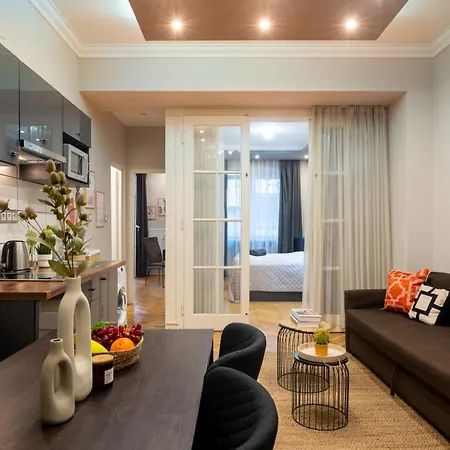 Super Cosy 3br Near Newyork Cafe With Balcony