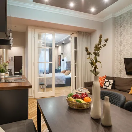 Super Cosy 3br Near Newyork Cafe With Balcony * Budapest