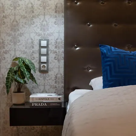 Super Cosy 3br Near Newyork Cafe With Balcony *